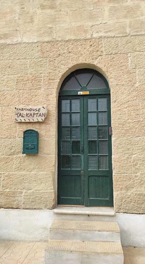 Farmhouse Tal Kaptan Kercem Bagian luar foto
